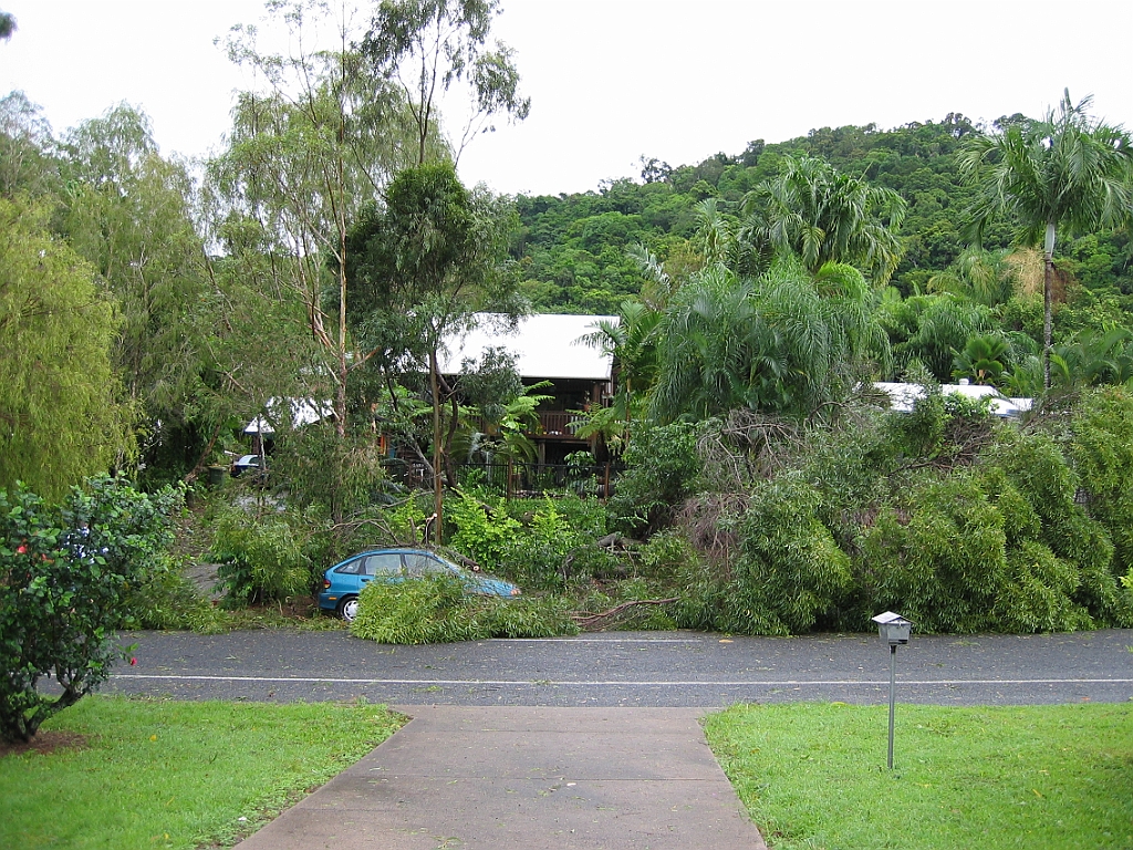 Cairns12 Cyclone Larry.jpg